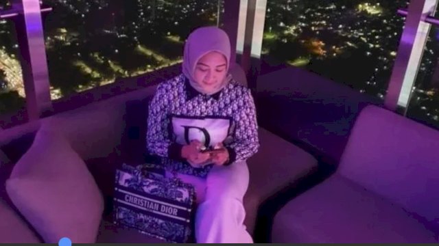 Istri pejabat Pembuat Komitmen Kementerian Perhubungan (Kemenhub), Muhammad Rizky Alamsyah (Twitter/PartaiSocmed)