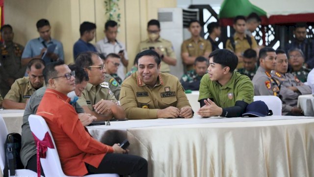 Wali Kota Makassar Danny Pomanto bersama Bupati Mros Chaidir Syam saat menghadiri Rakorwil dan Rakor PAM VVIP dalam hal Kunker Presdien RI bersama Ibu Iriana Joko Widodo. Selasa (28/03/2023). Foto: ist