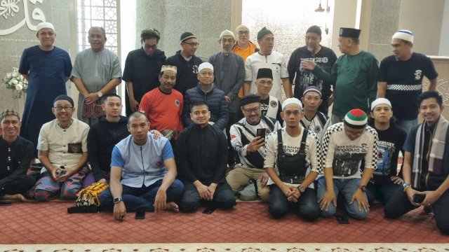 Kondisi kesehatan Ustad Das'ad Latief makin membaik, dibuktikan dengan  salat  subuh berjamaah di Masjid Al Falah Orchard Road/Ist