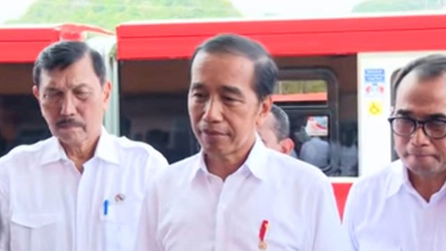 Tangkapan Layar saat Presiden Joko Widodo memberikan keterangan pers di kawasan Wisata Rammang-Rammang, Maros/Ist