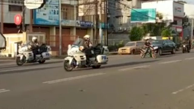 Darul saat melintas dan menyalip mobil Presiden Jokowi hingga nyaris tertabrak/ist