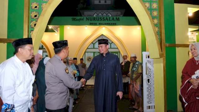 Bupati Gowa, Adnan Purichta Ichsan sampaikan program prioritas Pemkab saat tarwih keliling/Ist