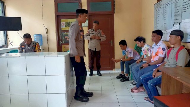 Sejumlah pelajar diamankan polisi saat konvoi rayakan kelulusan di Gowa. (Ist)