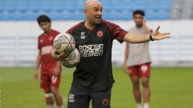 Pelatih PSM Makassar, Bernardo Tavares absen dampingi PSM kontra PSIS. Foto: ist