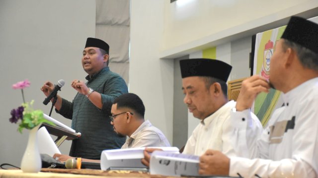 Anggota DPRD Kota Makassar, Imam Musakkar saat melakukan sosialisasi penyebarluasan Perda nomor 5 tahun 2006 tentang Pengelolaan Zakat, di Hotel MaxOne Makassar, Jumat (7/4/2023)/Ist