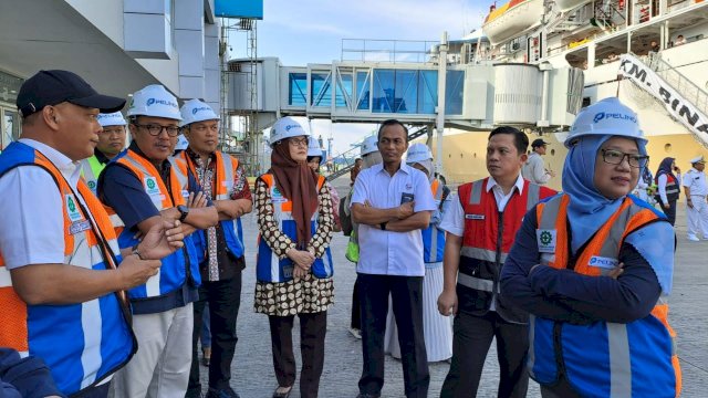 Asisten Deputi Bidang Jasa dan Logistik Kementerian BUMN, Desty Arlaini saat melakukan kunjungan ke Terminal Penumpang Anging Mammiri di Pelabuhan Makassar, Jumat (7/4/2023)/Ist