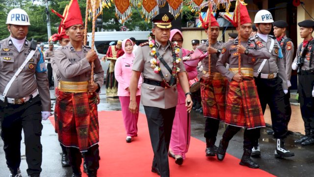 Kombes Pol Mokhamad Ngajib saat upacara kedatangan pejabat baru di Mapolrestabes Makassar. (Ist)
