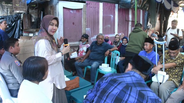 Anggota DPRD Makassar, Rizki saat menggelar reses di Kelurahan Lariangbangi tepatnya RT 05 RW 03, Kecamatan Makassar, Rabu (12/4/2023)/Ist