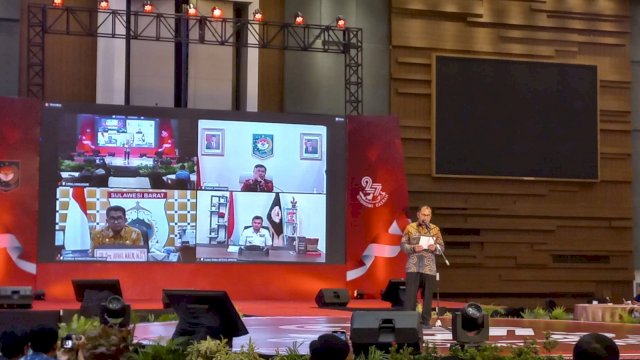 Wali Kota Makassar Danny Pomanto Saat berpidato di Seminar Nasional Peringatan Hari Otonomi Daerah yang ke-27. (Portal Media/Fitri)