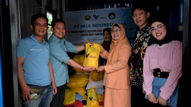 Pembagian sembako PT Vale. Foto: dok
