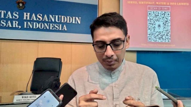 Wakil Ketua Komwasjak, Zainal Arifin Mochtar saat berkunjung ke Makassar.  (Ist)