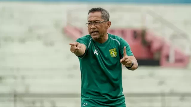 Pelatih Persebaya Aji Santoso 