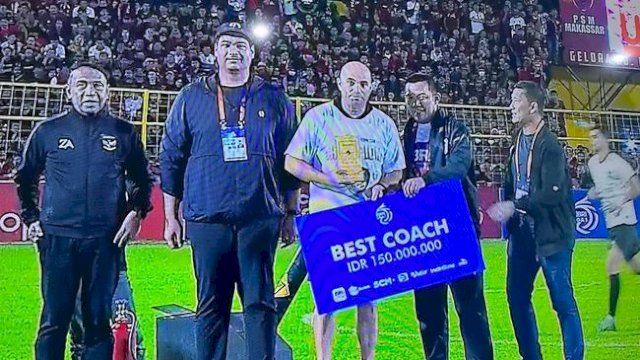Bernardo Tavares terpilih sebagai pelatih terbaik Liga musim ini. Foto: ist 