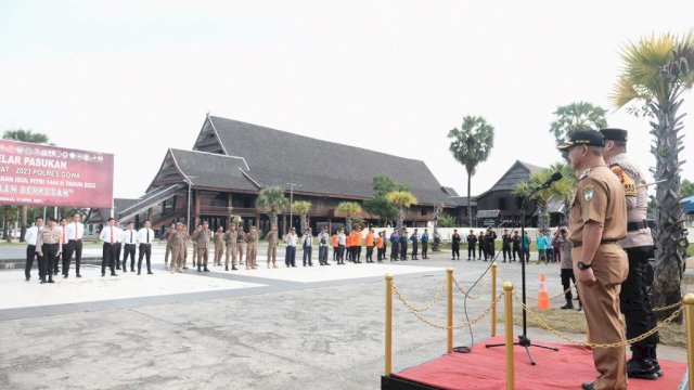 Apel Gelar Pasukan Operasi Ketupat Tahun 2023 Polres Gowa dalam rangka Pengawalan Idul Fitri 1444 H Tahun 2023, dilaksanakan di Pelataran Istana Balla Lompoa, Senin, 17 April 2023.