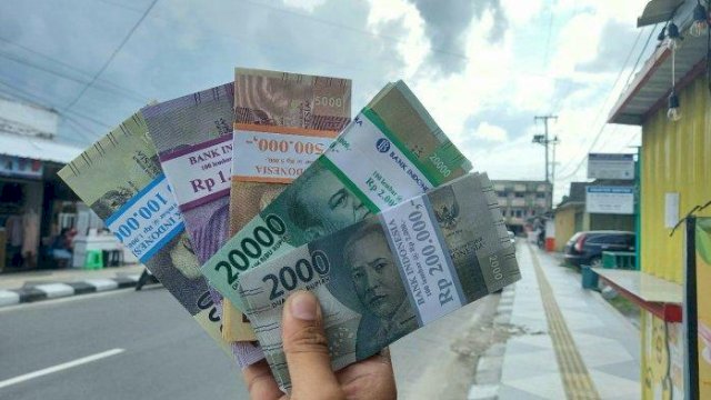 Hindari Penukaran Ilegal, DPR Minta Bank Publikasikan Titik Penukaran Uang Pecahan Kecil untuk Hari Raya