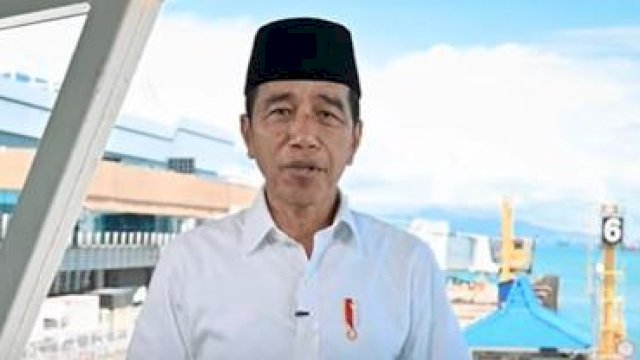 residen Joko Widodo atau Jokowi menyampaikan ucapan selamat Idul Fitri 1 Syawal 1444 Hijriah yang jatuh bertepatan pada hari Sabtu, 22 April 2023. Foto: Tangkapan Layar Youtube Sekretariat Presiden