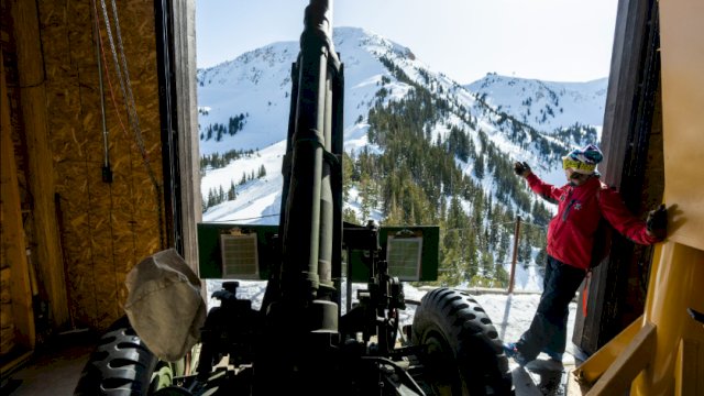 Artileri Howitzer 105mm 