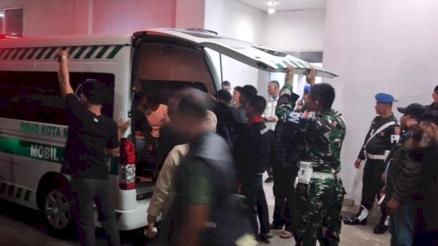 Jenazah Jumardi (40), seorang anggota TNI  yang ditemukan meninggal di dalam mobilnya saat dibawah ke RS Daya/Ist