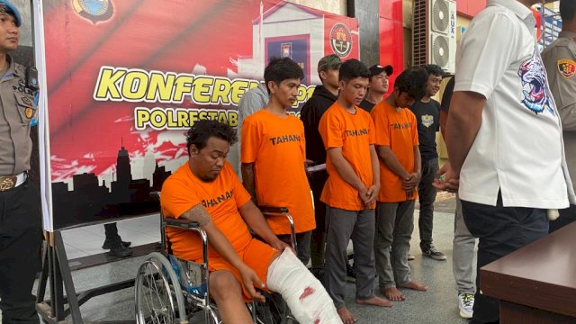 Para pelaku begal sadis saat dipamerkan pihak kepolisian Polrestabes Makassar/Ist