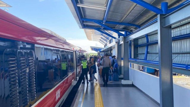 Kereta api Maros - Barru