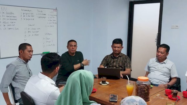 Para petugas partai saat rapat persiapan UKK (Uji Kelayakan dan Kepatutan) Bacaleg DPRD Sulsel, Rabu (26/4)/ist