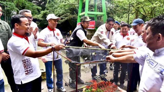 Pelepasan spesies kupu-kupu oleh Ikatan Keluarga Alumni (IKA) Universitas Hasanuddin (Unhas) di Taman Wisata Alam Bantimurung, Kabupaten Maros/Ist