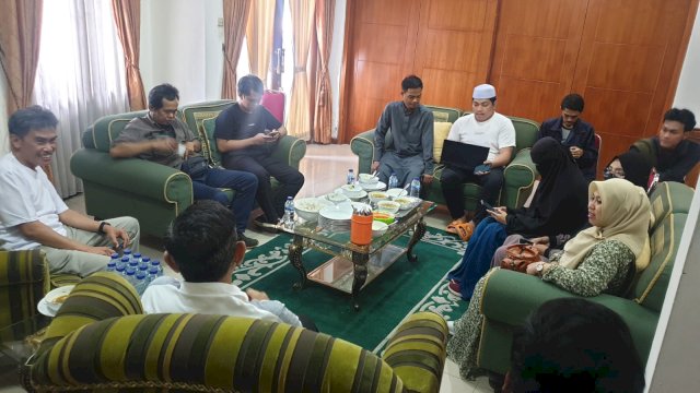 Sebanyak 16 Warga Negara Indonesia (WNI) asal Sulawesi Selatan (Sulsel) telah berhasil melalui tahap evakuasi pertama dari&nbsp;Sudan, Jumat, 28 April 2023.