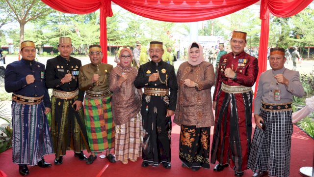 Ikut Upacara Hardiknas, Kapolres Gowa Kenakan Pakaian Adat Bugis-Makassar
