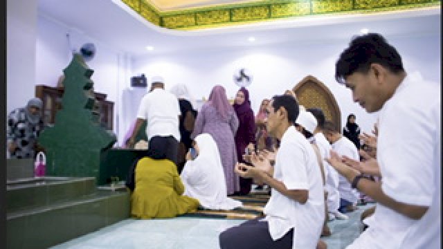 Vice President Director PT Vale Adriansyah Chaniago saat ikut terlibat dalam kegiatan Haul Guru Tua.