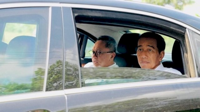 Wajah Masam Jokowi Lewati Jalan Rusak Saat Kunker di Lampung 