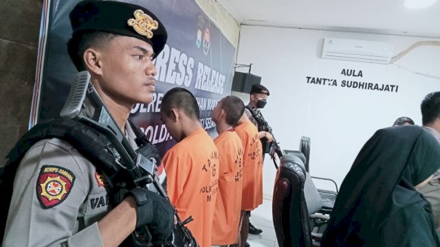 Polres Pelabuhan Makassar saat melakukan ekspose lima pelaku pengeroyokan terhadap pencuri yang menyebabkan kematian(Portal Media/Aldy)
