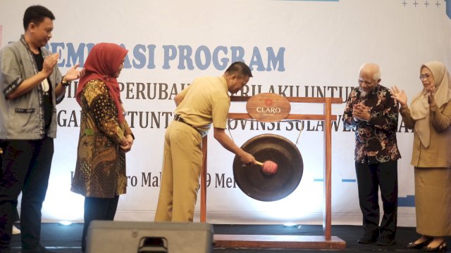 Pj Sekprov Sulsel Andi Darmawan Bintang membuka Diseminasi Program Komunikasi Perubahan Perilaku untuk Pencegahan Stunting.