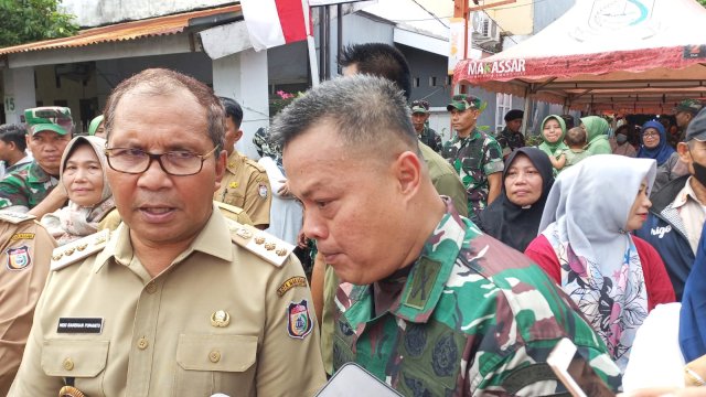 Wali Kota Makassar Danny Pomanto saat mendampingi KSAD Jenderal TNI Dudung Abdurachman meresmikan dan launching Rehabilitasi RTLH Kodam XIV/Hasanuddin di Jalan Singa, Kecamatan Mamajang, Selasa (9/05/2023)/Ist