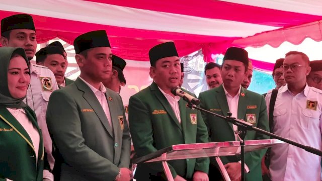 Gunakan Mobil Jeep Ala Militer, PPP Makassar Resmi Daftarkan 50 Bacaleg di KPU Makassar