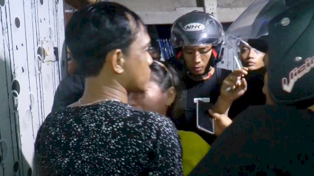 Proses penangkapan yang berlangsung dramatis lantaran pihak keluarga menolak pelaku untuk dibawa polisi/Ist