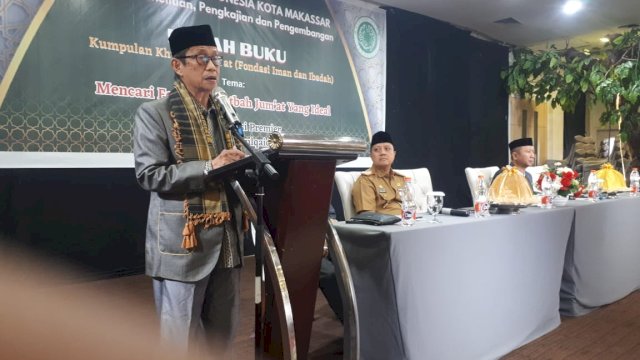 Ketua MUI Makassar, Syekh AG. KH. Dr Baharuddin HS MA sata memberikan sambutan pada kegiatan bedah buku/Ist