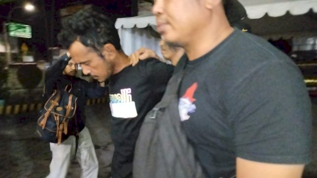 Muh Akbar (38)  pelaku pencurian motor saat diamankan polisi/Ist