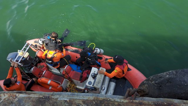 Proses pencarian terhadap korban dengan penyelamatan secara bergantian/Ist