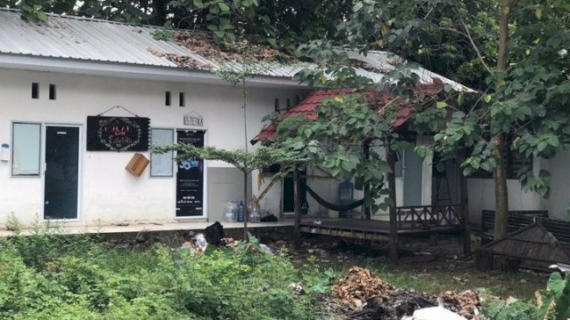 Salah satu gedung UKM di Kampus UNM yang diduga menjadi bunker narkoba/Ist