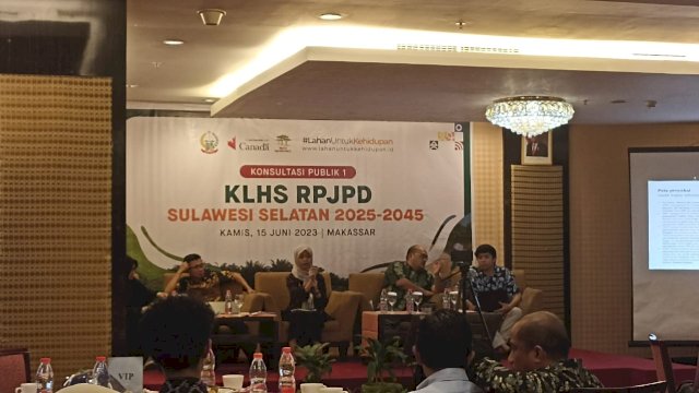 Dinas Lingkungan Hidup dan Kehutanan (DLHK) Provinsi Sulawesi Selatan (Sulsel) menggandeng ICRAF dalam kegiatan konsultasi publik (Portal Media/Rahma)
