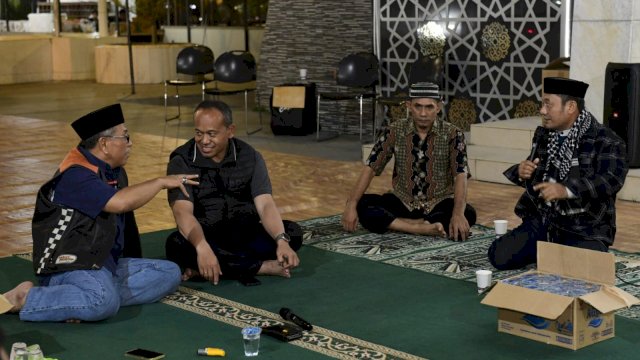 Serunya Pertemuan IAS dan Komunitas Bikers, Makan Songkolo hingga Akustikan Bareng