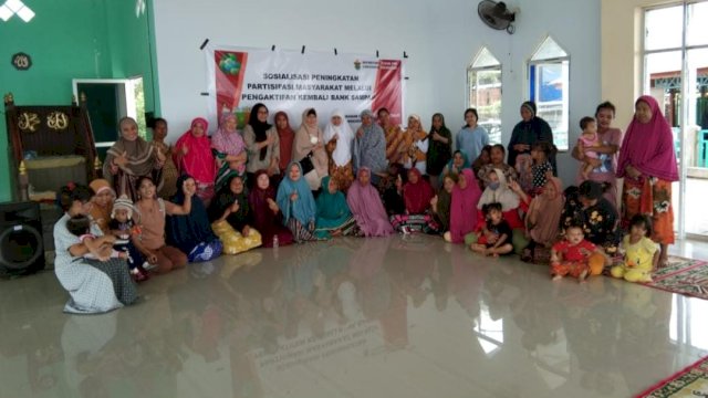 Tim PKM Unhas Bantu Warga Tallo Kelola Sampah Jadi  Bahan Ekonomis