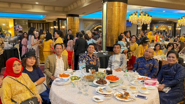 Caleg DPRD Ini Merajut Suara Politik di Acara Pernikahan