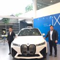 Kendaraan Listrik BMW iX Resmi Mengaspal di Makassar