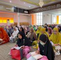 Khatam Alquran Bersama Majelis Taklim, Erna Rasyid Taufan juga Beri Kado Ramadan
