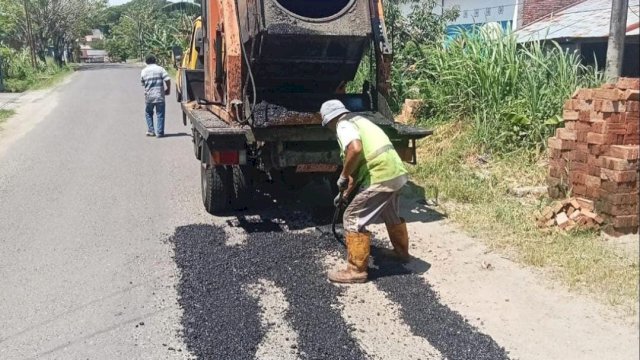 Respon Cepat Aduan Jalan Berlubang, Taufan Pawe Sebut Dilakukan Bertahap