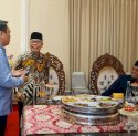 Taufan Pawe Bersama Istri HadirI Halal Bi Halal Gubernur Sulsel di Makassar   