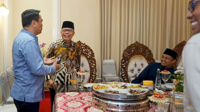 Taufan Pawe Bersama Istri HadirI Halal Bi Halal Gubernur Sulsel di Makassar   