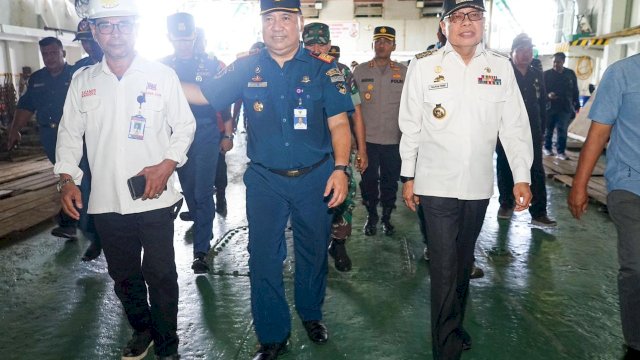 Pastikan Aruk Balik Berjalan Baik, Taufan Pawe Pantau Pelabuhan Parepare