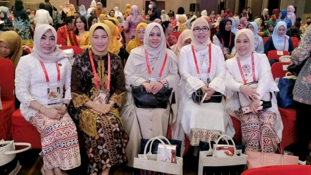 Digelar di Kota Medan Sumut, Erna Rasyid Taufan Hadiri  Puncak HUT Dekranas